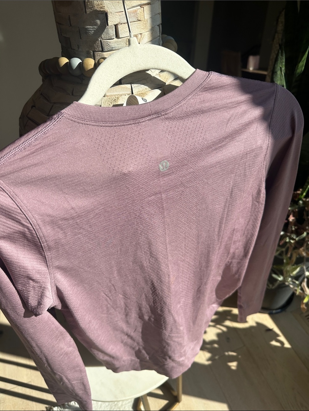 Lululemon Women’s Long Sleeve Crewneck Top in Mauve - Picture 4 of 4